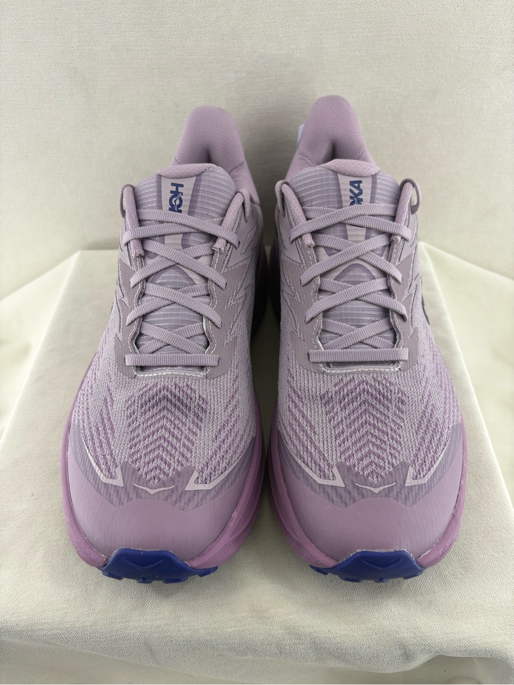 Hoka Challanger 8 purple Running Sneakers woman’s size 12B/ 44 2/3 NEW - Picture 2 of 7